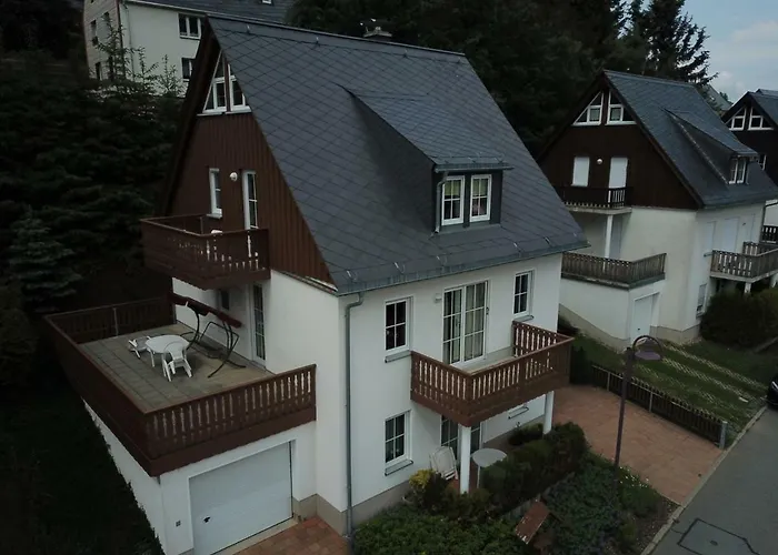 Haus Am Berg - Grosses Haus Mit Sauna Fuer Bis Zu 10 Personen Unweit Vom Skihang بيت للعطل *